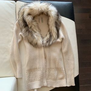 Guess sweater with faux fur removable collar